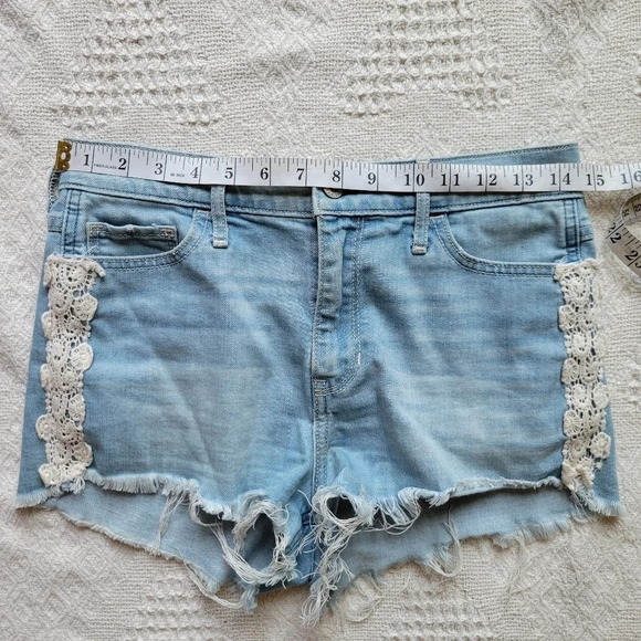 Hollister Light Wash Raw  Hem, Lace Trimmed Jean Shorts - Picture 6 of 8